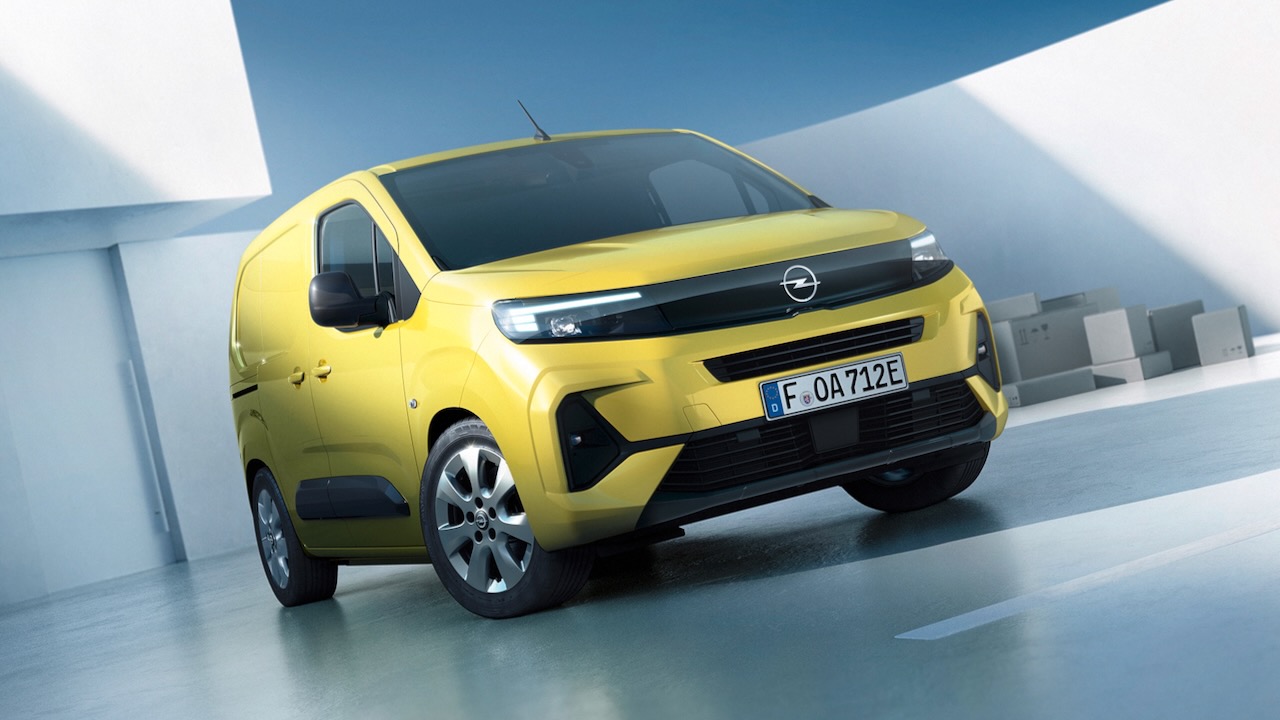Imagen de El Opel Combo 2024 se actualiza ligeramente a nivel estético y mejora su tecnología, al tiempo que le da prioridad a la electrificación.