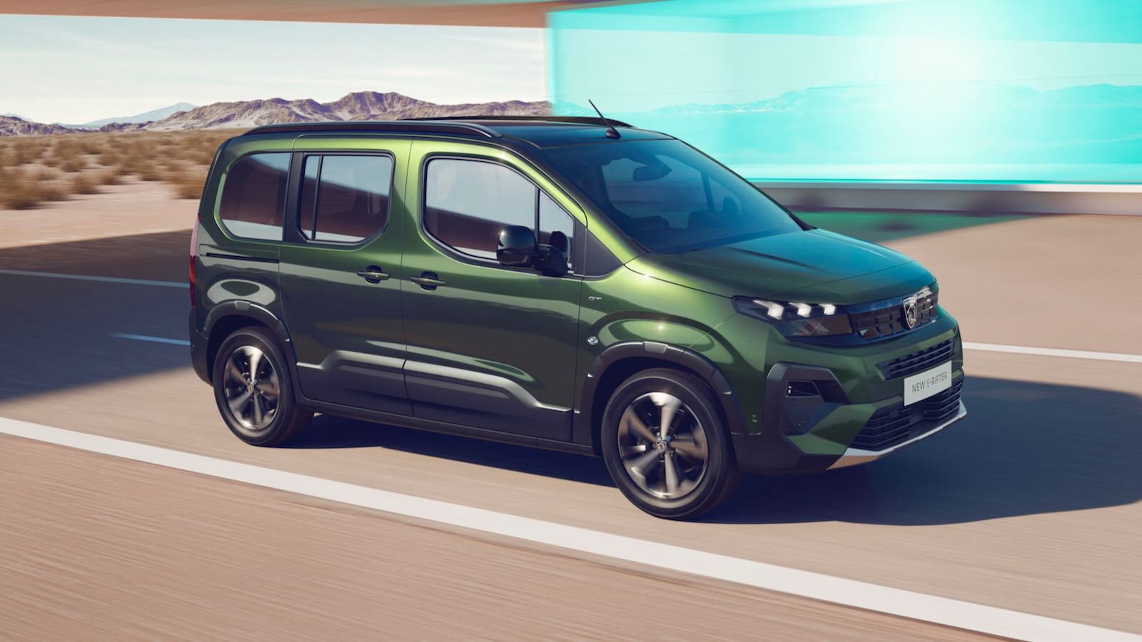 Imagen de El Peugeot Rifter 2024 pone al día al monovolumen. Sigue disponible con motor eléctrico, pero es más eficiente y renueva exterior e interior.