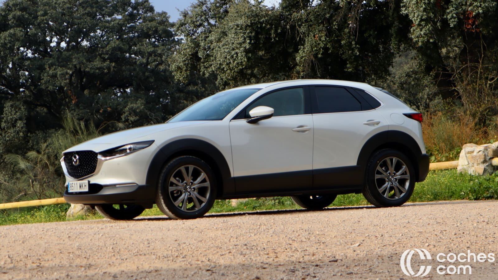 Prueba del Mazda CX-30 e-SkyActiv-X, un coche que supera algunos fallos del Mazda 3, sin perder buen tacto de conducción y consumo ajustado.