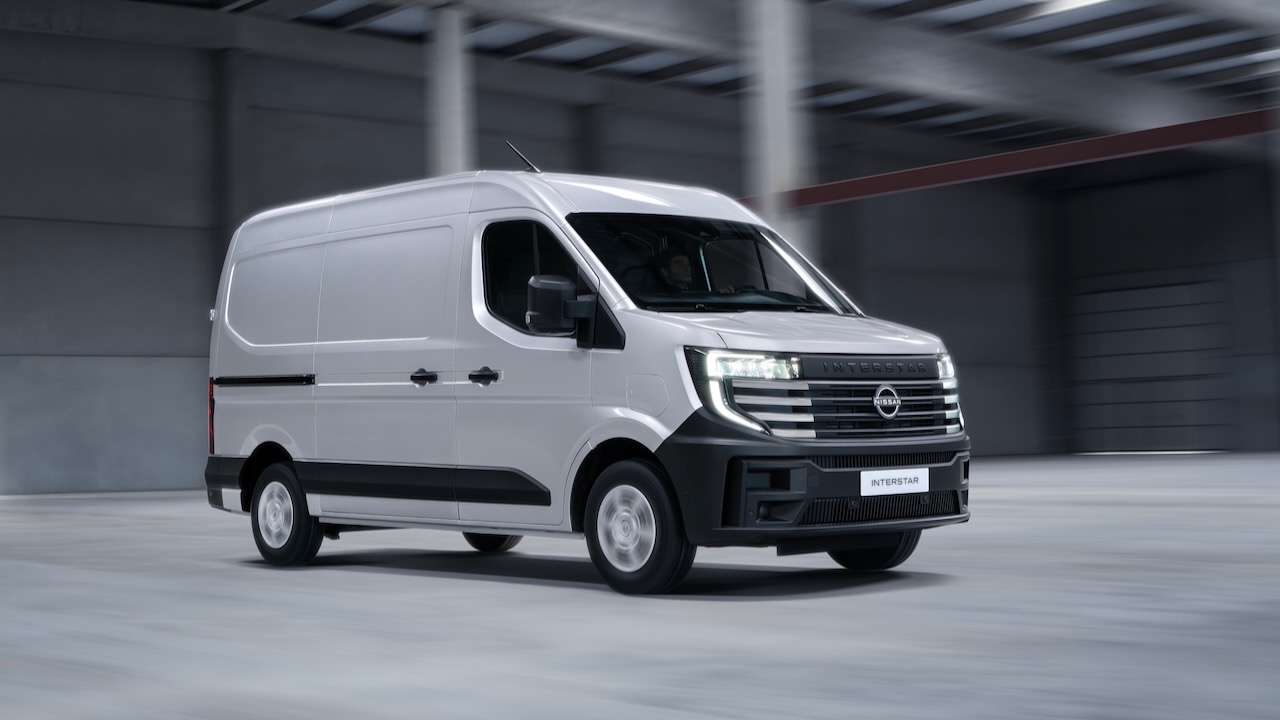 Imagen de La Nissan Interstar 2024 es la furgoneta de mayor tamaño de la marca, que llega con una interesante versión eléctrica y manteniendo el diésel.