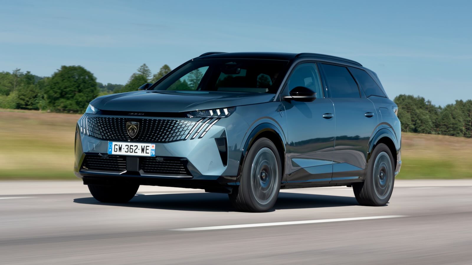 Prueba del Peugeot E-5008, un SUV de siete plazas que en su tercera generación llega con versiones eléctricas y un salto de calidad notable.