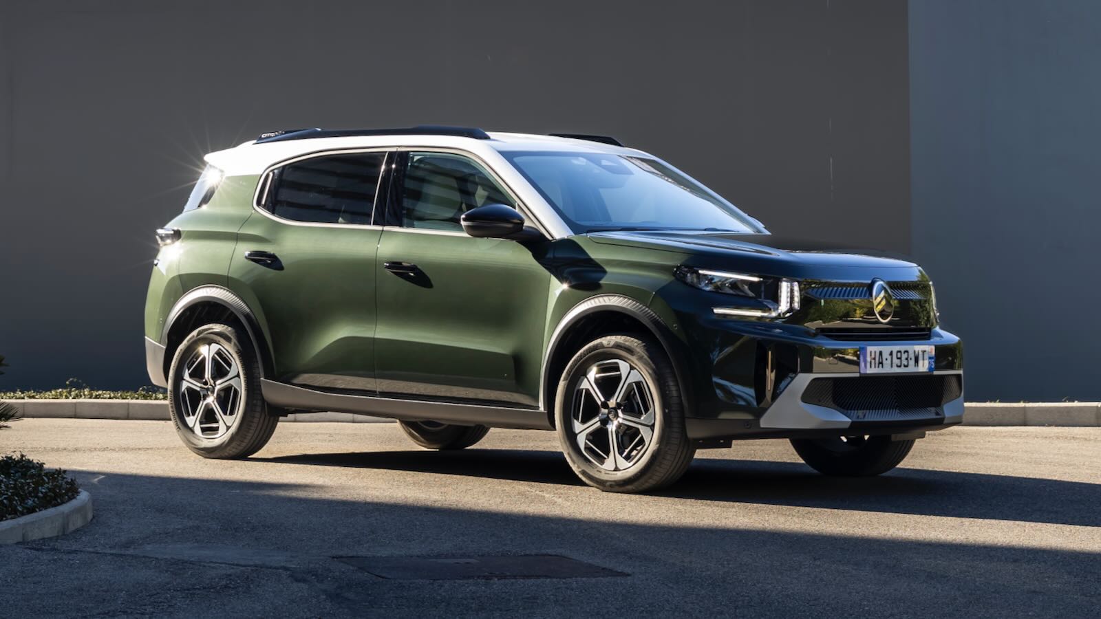 Prueba del Citroën C3 Aircross 2025, un SUV sencillo, muy amplio y cómodo para circular. Conducimos su motor híbrido, con precio interesante.