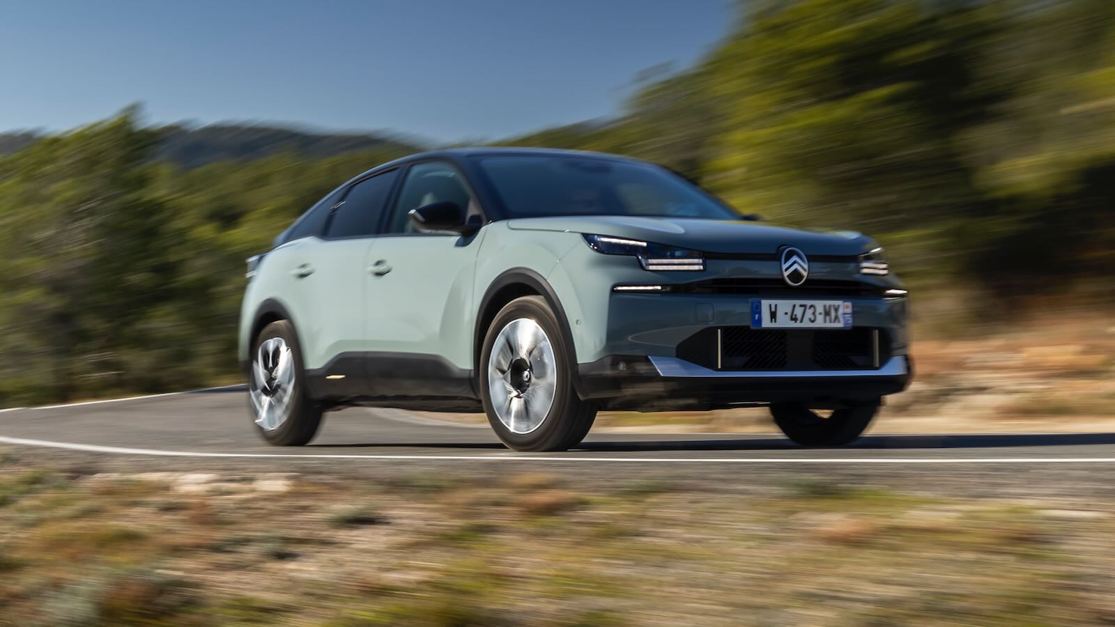 Prueba del Citroën C4 2025, compacto con distintas opciones mecánicas. El C4 hybrid 136 CV es solvente, gasta poco y tiene precio ajustado.