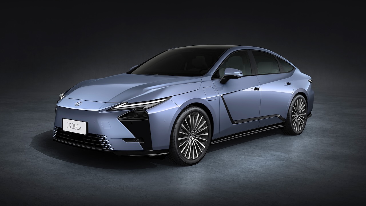 Imagen de El Lexus ES 2026 es la octava generación de la berlina, que da un salto sustancial e incorpora dos variantes eléctricas a su gama.