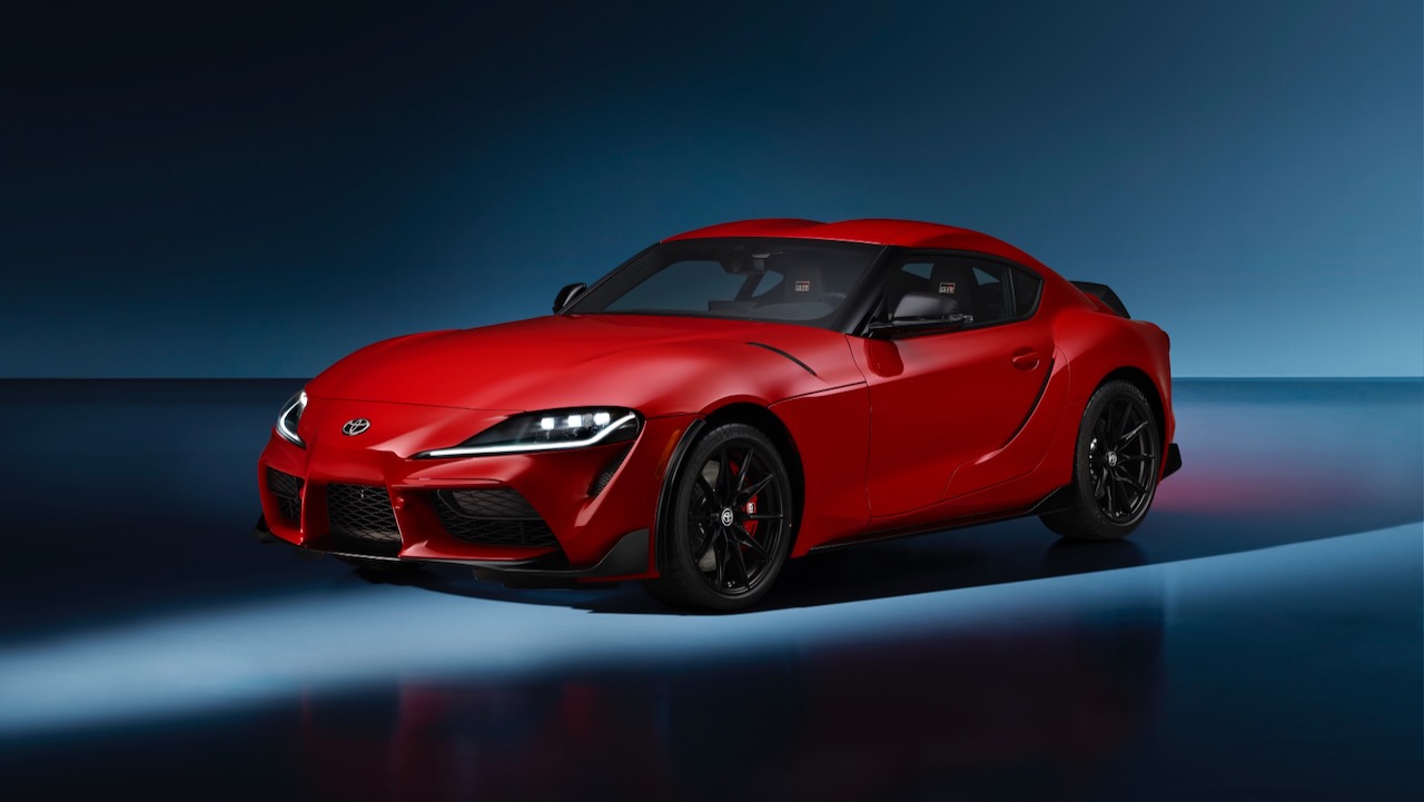 Imagen de El Toyota Supra 2025 se actualiza ligeramente para quedar con una gama bien diferenciada de tres versiones, estrenando el Lightweight Evo.