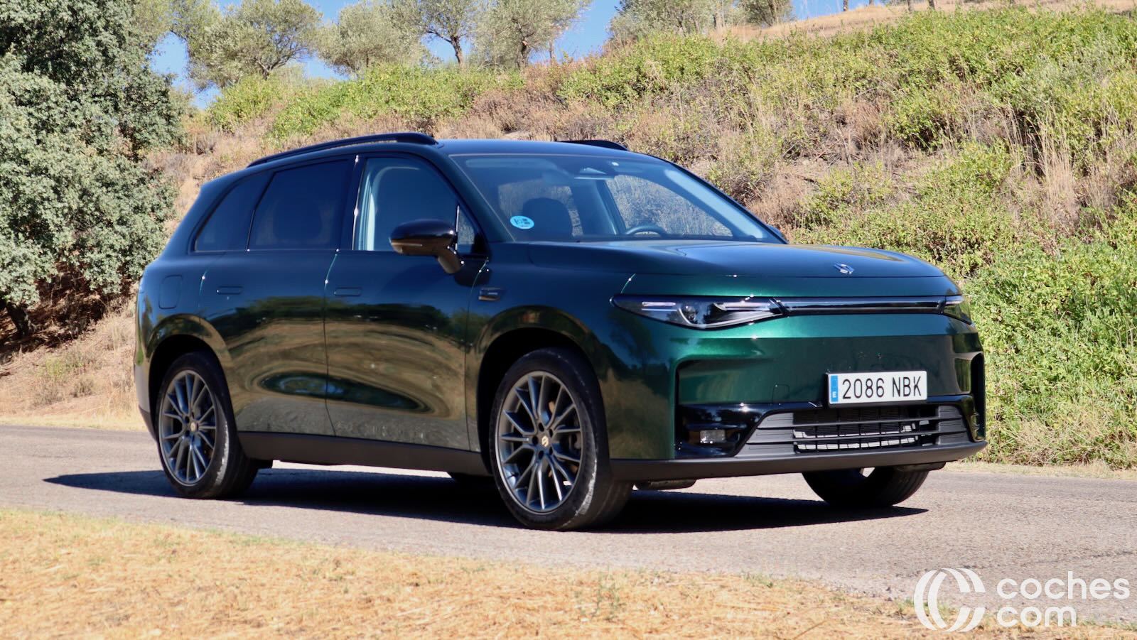 Prueba del Leapmotor C10 REEV, SUV eléctrico con 145 km de autonomía y motor de gasolina que generar electricidad. Y soluciones tipo Tesla.