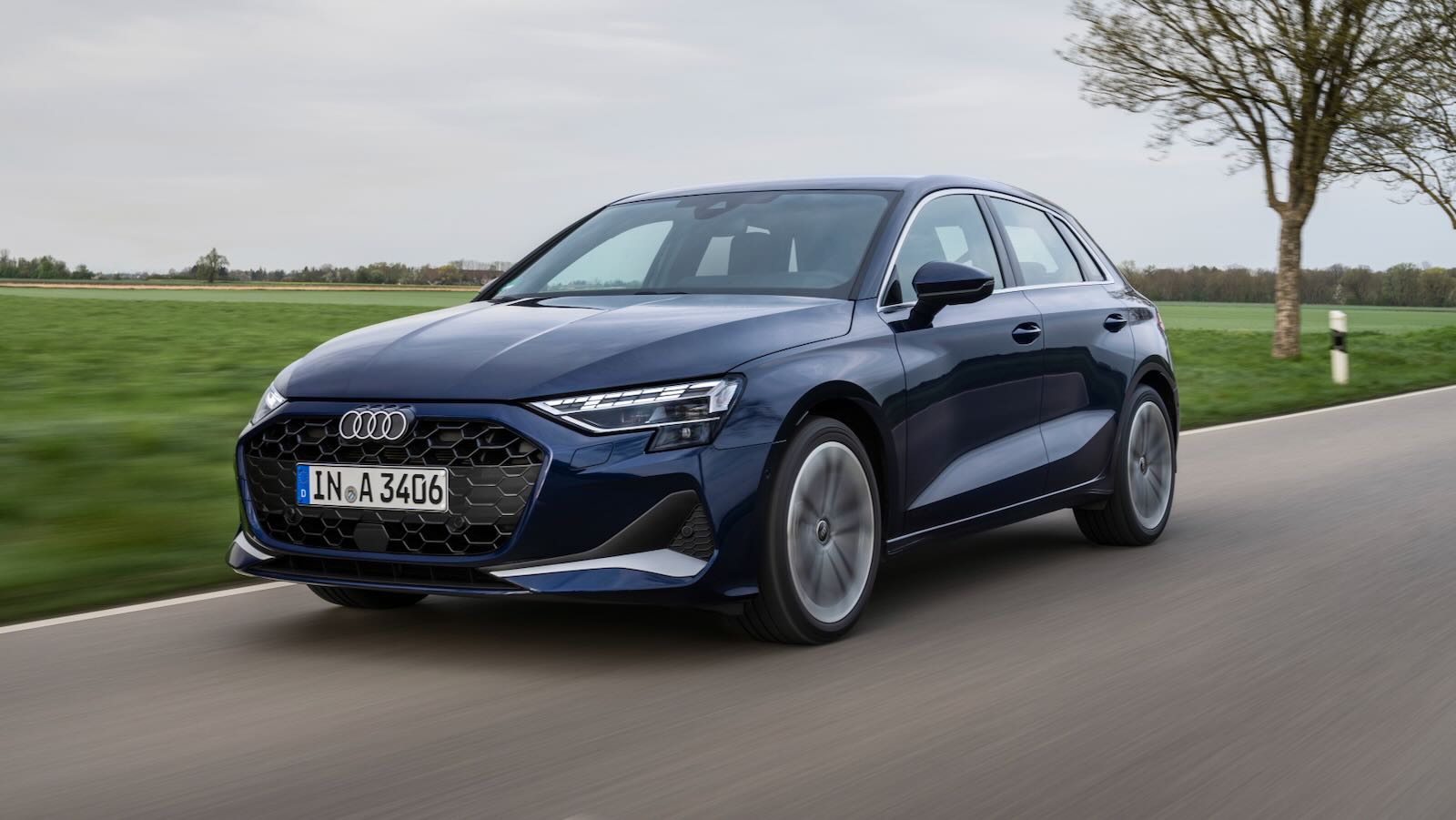 Imagen de El Audi A3 Sportback 2027 es una actualización del compacto. Cambia por completo el interior, gana tecnología y su oferta mecánica es variada.