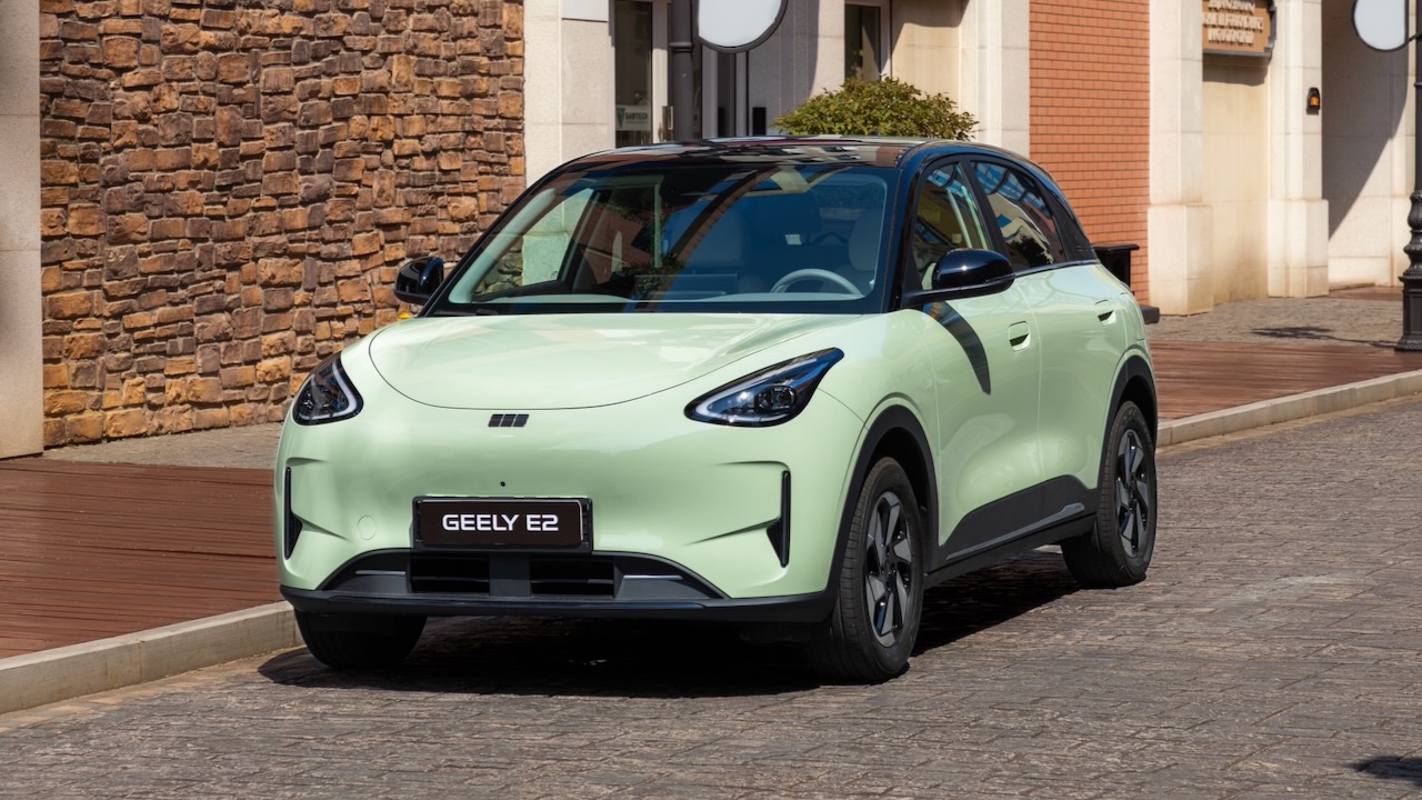 Imagen de El Geely E2 2026 llega a España como el eléctrico urbano a batir con muchos argumentos y un precio que puede quedarse en 13.990 euros.